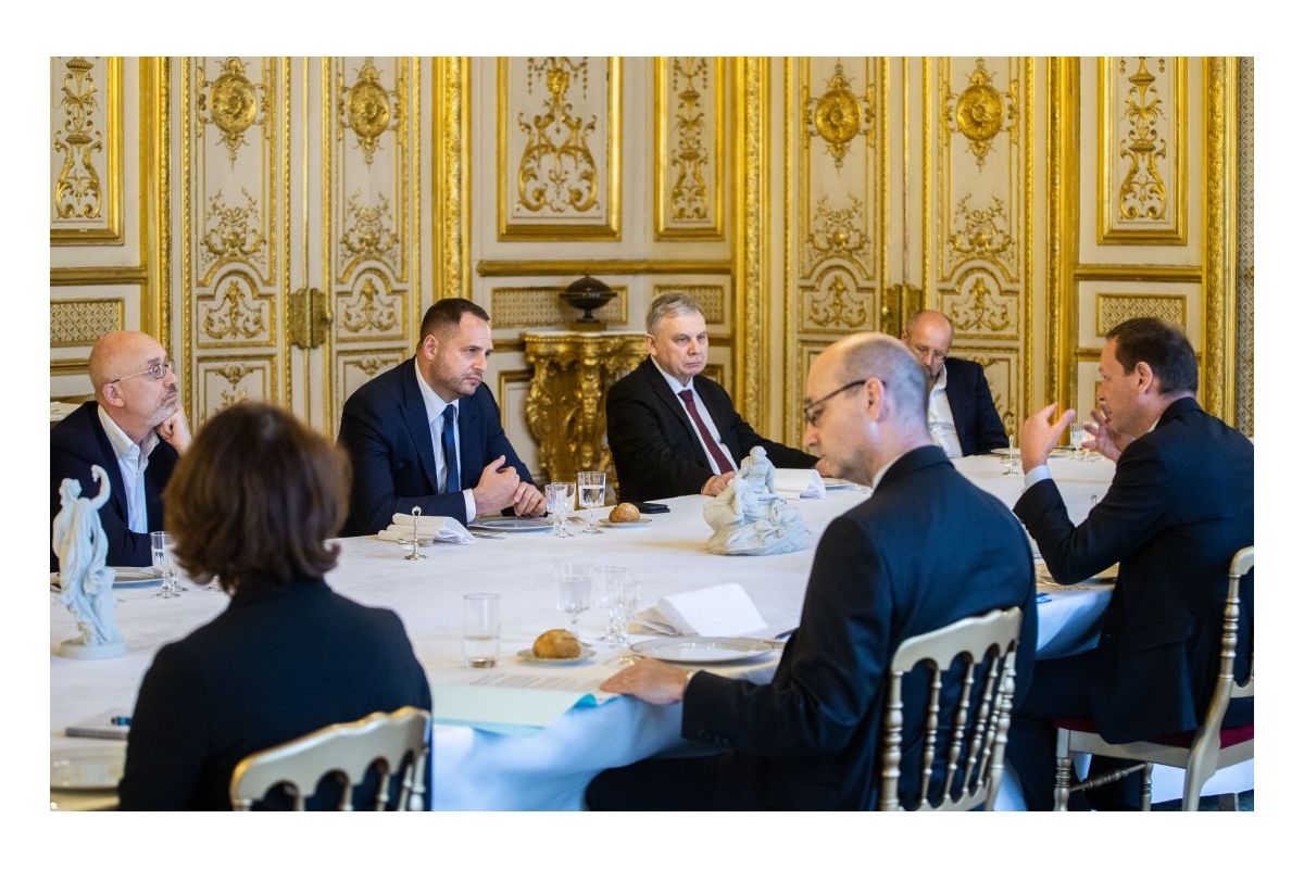 Андрій Єрмак обговорив із зовнішньополітичним радником Президента Франції деталі Мінського переговорного процесу Андрій Єрмак обговорив із зовнішньополітичним радником Президента Франції деталі Мінського переговорного процесу