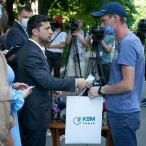 Владимир Зеленский: Обещали и сделали – все семьи, пострадавшие в результате взрыва многоэтажки в Киеве, получили новые квартиры Владимир Зеленский: Обещали и сделали – все семьи, пострадавшие в результате взрыва многоэтажки в Киеве, получили новые квартиры